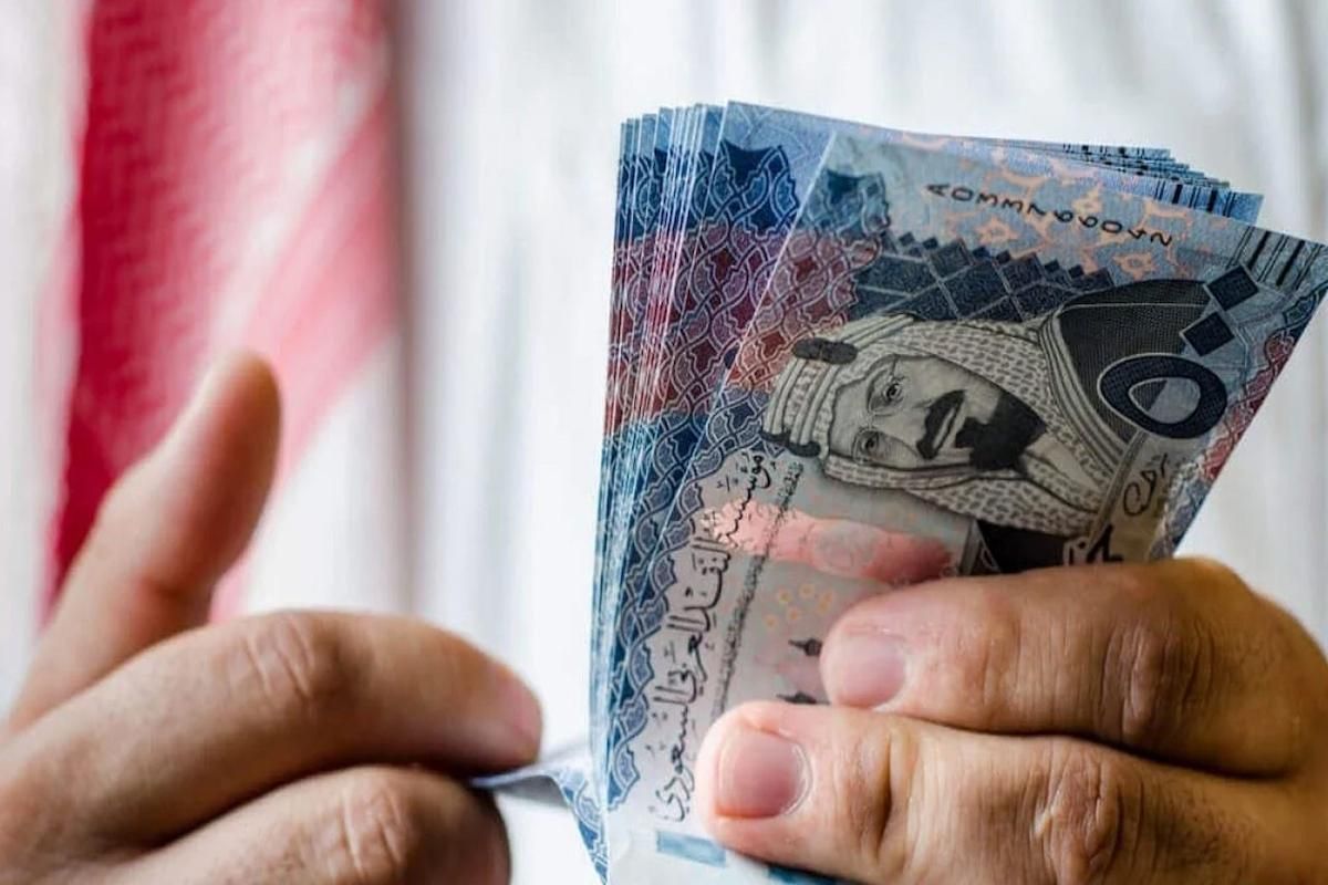 حقيقة صرف زيادة 200 ريال لرواتب المتقاعدين وخطوات الاستعلام - موقع الخليج الان