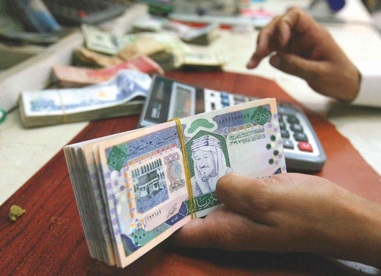 سعودي يتحدث عن اغرب خصم في التاريخ تعرض له من مديرته بسبب هذه الملاحظة - موقع الخليج الان