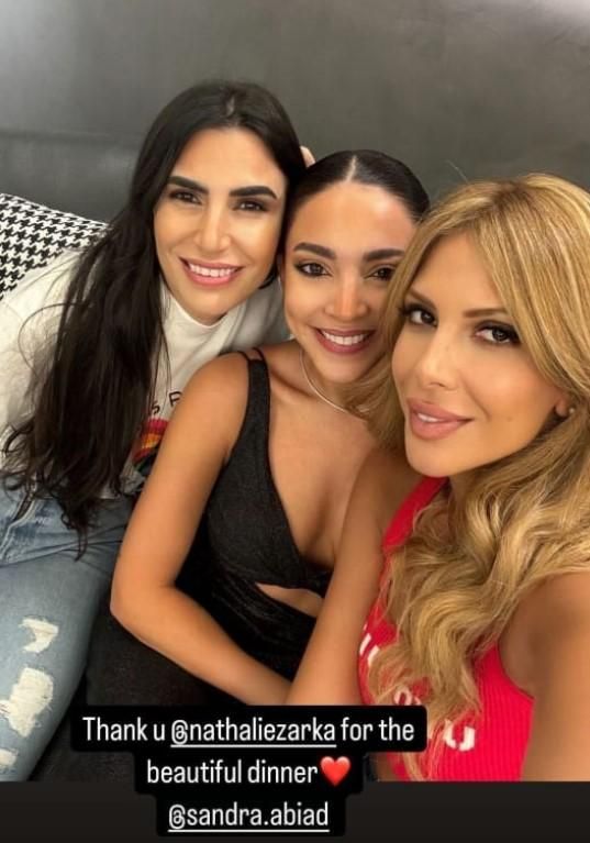بالصور: بعد انفصالها عن هشام حداد.. نتالي زرقا بإطلالة أنيقة وتستمتع مع صديقاتها