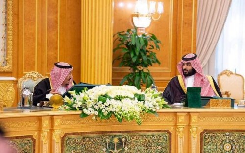 "قرار مفاجئ من رئاسة الوزراء السعودية | علاوات شهرية بقيمة 35% لبعض الموظفين والتفاصيل.."