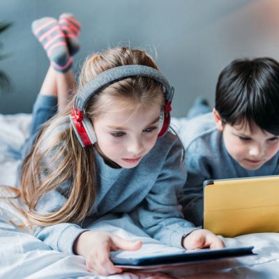 أضرار الأجهزة الإلكترونية على الأطفال .. 7 مخاطر كبيرة يتعرض لها طفلك نتيجة تعلقه بالجوال