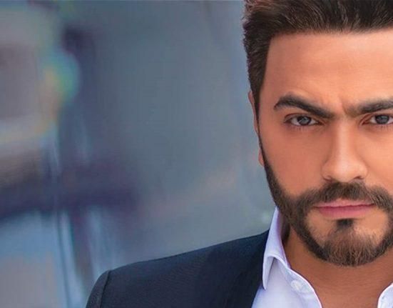 تامر حسني يثير الجدل بفيديو عفوي