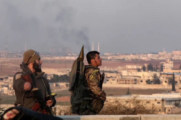 المعارضة السورية: سيطرنا على إدلب بالكامل ومطار حلب - موقع الخليج الان