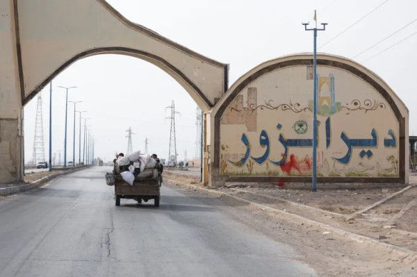 المعارضة السورية تسيطر على كامل مدينة دير الزور - موقع الخليج الان
