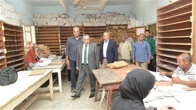 محافظ أسيوط يتفقد أعمال لجنة النظام والمراقبة إجراءات تصحيح ورصد الدرجات للشهادة الإعدادية - الخليج الان