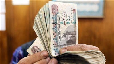 بعد تصديق الرئيس.. تعرف علي موعد تطبيق العلاوة والحافز الإضافي للموظفين - الخليج الان