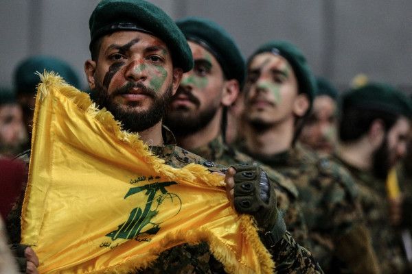 مسيرة إسرائيلية تلقي نقودا مزيفة تحمل "ألغازا لحزب الله" جنوب لبنان (صور) - الخليج الان