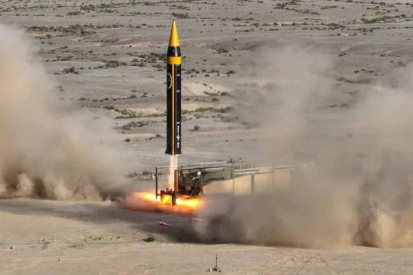 إيران تستخدم صاروخ "خيبر" لأول مرة في هجوم صاروخي واسع على إسرائيل (فيديو) - الخليج الان