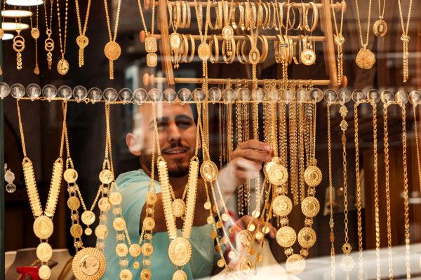 أسعار الذهب تهبط إلى أدنى مستوياتها بعد إعلان وقف إطلاق النار بين إيران وإسرائيل - الخليج الان