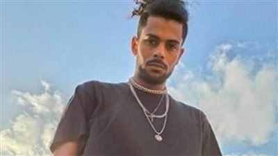 والدي كانت بيعاملني بقساوة.. تصريحات عفروتو مع أنس بوخش - الخليج الان