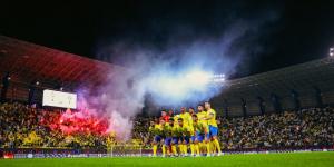 تيفو النصر خلال مباراة الهلال في الدوري السعودي.. فيديو .. الخليج الان