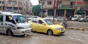 سيول في شوارع مدينة حماة جراء الأمطار الغزيرة - الخليج الان