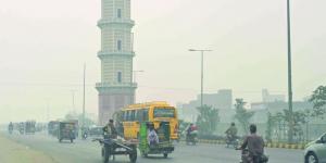 الضباب الدخاني يعطّل الحياة في لاهور الباكستانية - الخليج الان