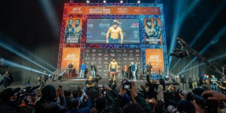 المقاتلون يجتازون مرحلة الوزن استعدادًا لنزالات UFC في الرياض - الخليج الان