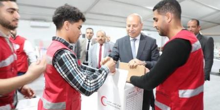 بحث سبل التعاون بين محافظ القاهرة وجمعية الهلال الاحمر  - الخليج الان