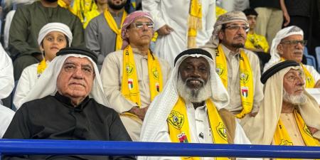 حضور كبير  لكبار المواطنين في "ديربي" النصر والوصل - الخليج الان