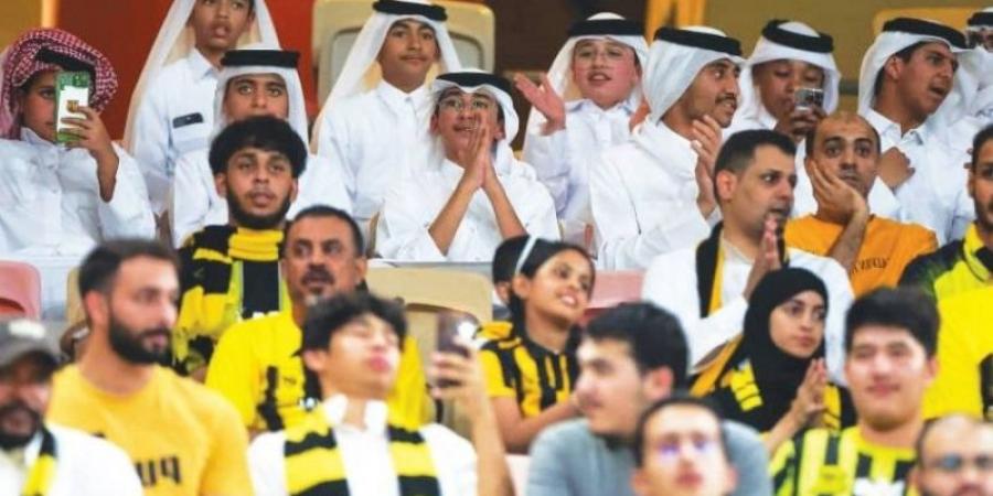 وفد مركز أجيال القطري يحضر مباراة الاتحاد والخليج - الخليج الان