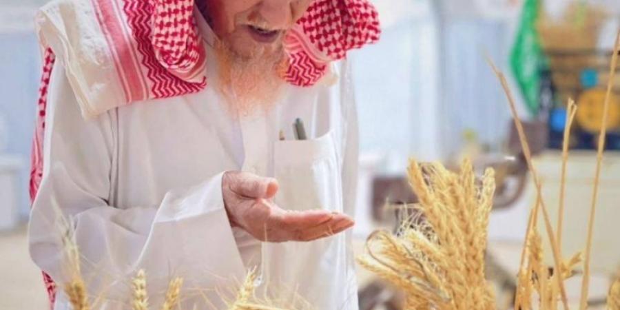 فلاح يلفت نظر زوار مهرجان حنطة الفوارة - الخليج الان