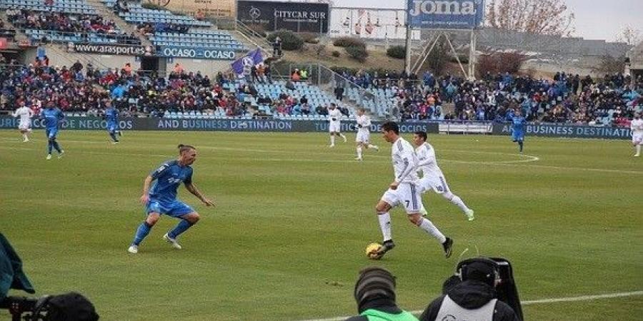 نابولي يعزز صدارته للدوري الإيطالي بثلاثية ضد كومو - الخليج الان