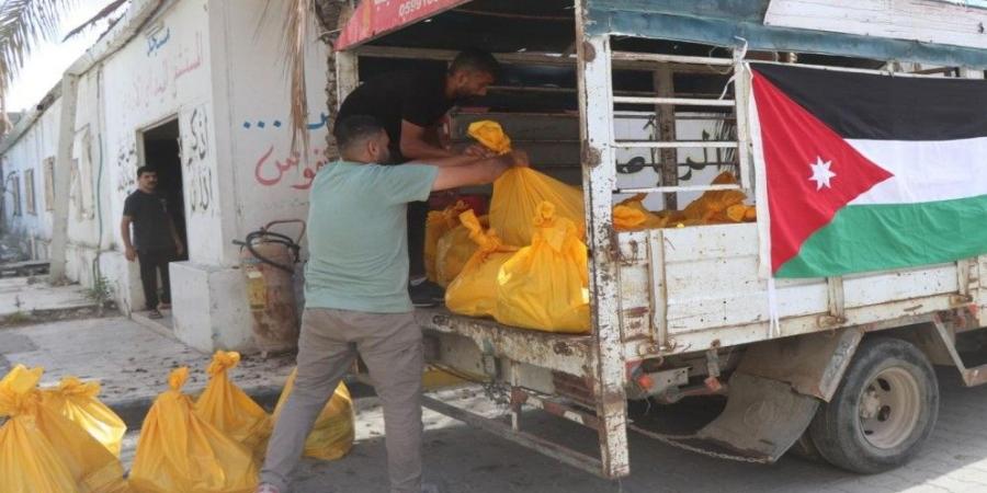 مستشفى الأردن الميداني في شمال غزة يوزع مساعدات غذائية على سكان القطاع - الخليج الان