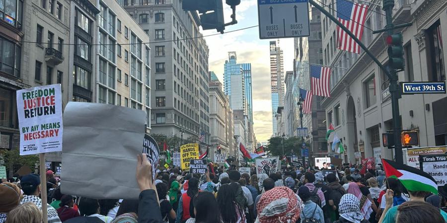 بالفيديو والصور .. الآلاف يتظاهرون في نيويورك دعما لفلسطين - الخليج الان