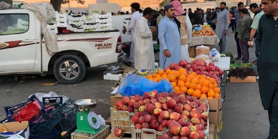 مصادرة 168 طنًا من المتروكات في حملة على الباعة الجائلين بغرب الدمام - الخليج الان