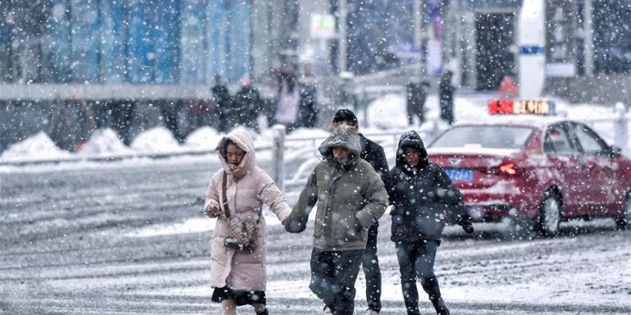 صور| الجليد يكسو شوارع مدن صينية بعد تحذير من عواصف شديدة - الخليج الان