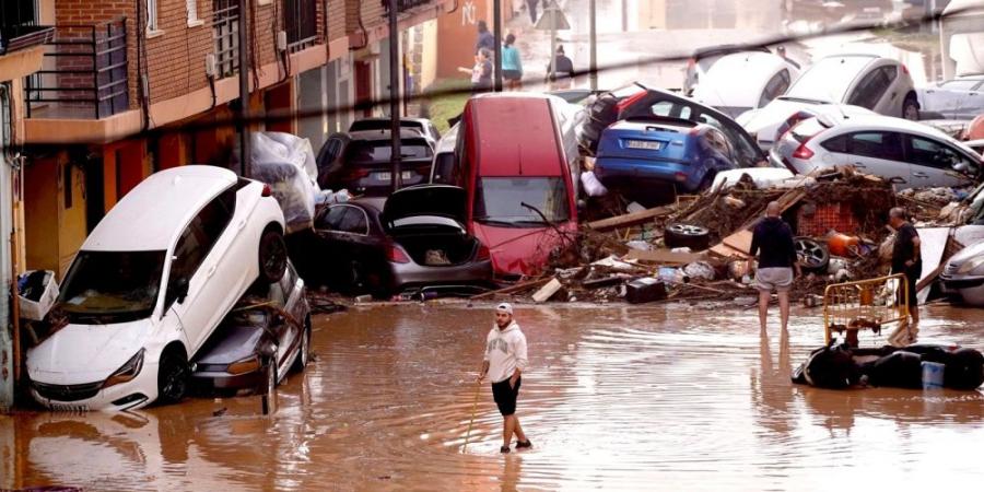 وفاة شخص أثناء تفقده مدرسة في منطقة الفيضانات الإسبانية - الخليج الان