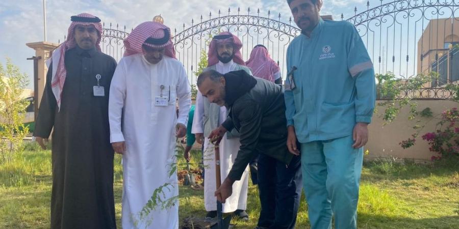 "الغطاء الأخضر" يزحف على مساجد ومدارس حفر الباطن - الخليج الان