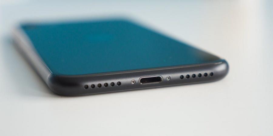 الاتحاد الأوروبي يجبر أبل على سحب طرازات iPhone 14 وSE المتبقية بسبب قانون USB-C - الخليج الان