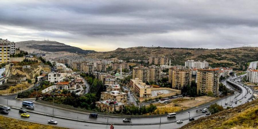 الجو غائم جزئياً وفرصة لهطل الأمطار بعدة مناطق - الخليج الان