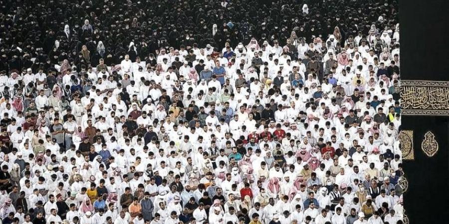 في شهر رمضان.. معايير واشتراطات مقدمي سفر الإفطار بالمسجد الحرام - الخليج الان