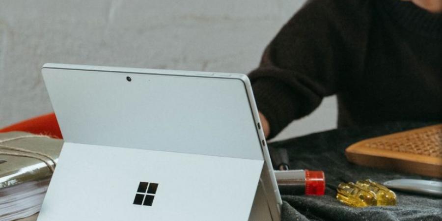 مايكروسوفت تكشف عن لمحات أولية لجهازي Surface Laptop 8 و Surface Pro 12 - الخليج الان