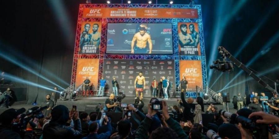 المقاتلون يجتازون مرحلة الوزن استعدادًا لنزالات UFC في الرياض - الخليج الان