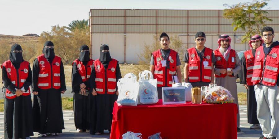 07:15 الهلال الأحمر بالجوف يوزع الكسوة الشتوية ضمن مبادرة “شتاؤنا دفء“ - الخليج الان