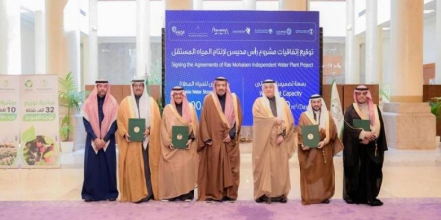 أمير الباحة ووزير البيئة يشهدان توقيع 4 عقود استثمارية لمدن زراعية ومشاتل لإنتاج الفواكه والأشجار المثمرة - الخليج الان