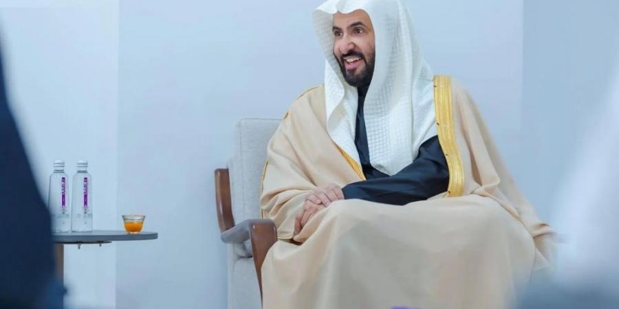 صور.. الصمعاني يتفقد عددًا من المرافق العدلية في الأحساء - الخليج الان