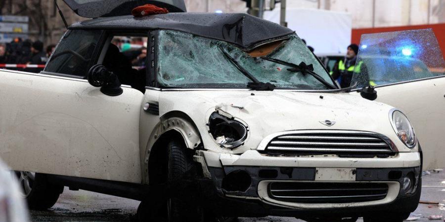 شاهد: أول صورة لسيارة منفذ حادث دهس ميونيخ بألمانيا - الخليج الان