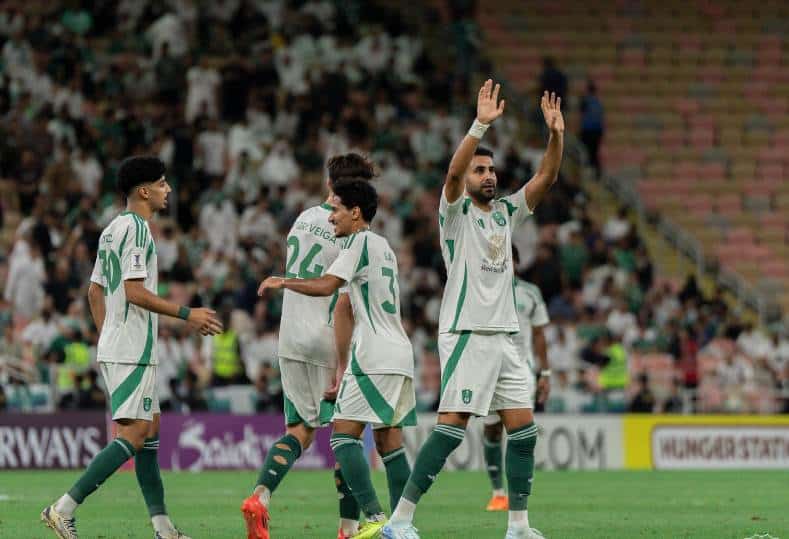 الأهلي السعودي يقابل القادسية في مواجهة نارية بالجولة 22 من دوري روشن السعودي