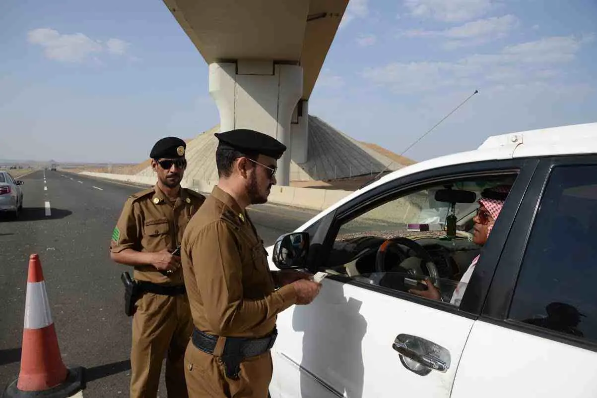 المرور السعودي يبدأ تطبيق غرامات جديدة على التجاوز الخاطئ في كافة الطرق والشوارع الفرعية