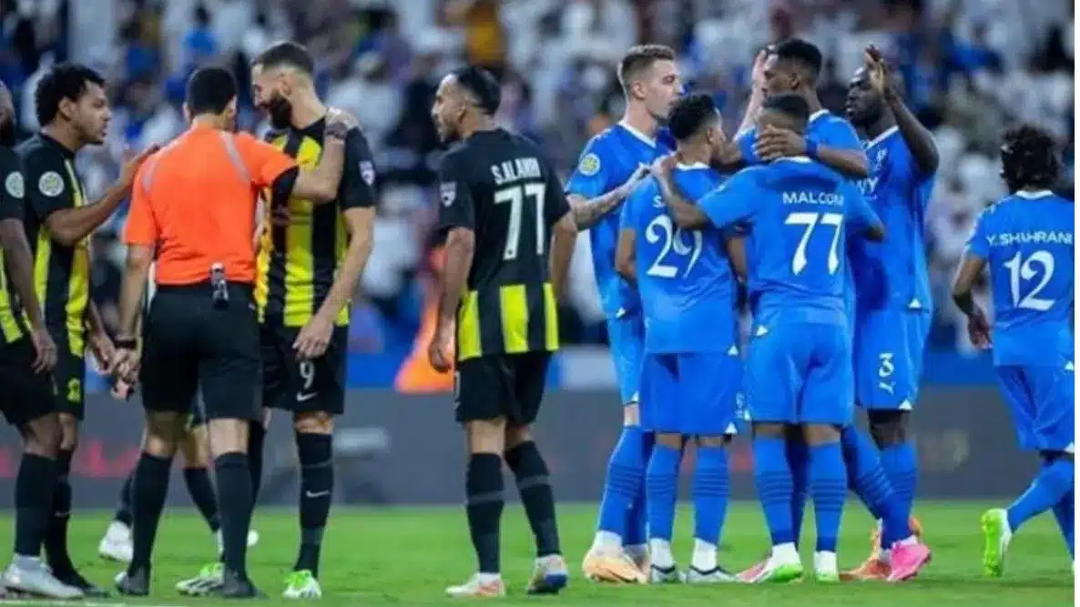 سمير عثمان يكشف أخطاء تحكيمية في مباراة الهلال والاتحاد.. ومحمد فودة يرد