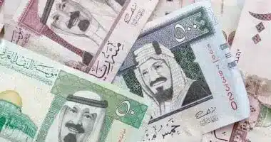 كيف سيتأثر سعر صرف الريال السعودي بعد إطلاق الرمز الجديد للعملة؟