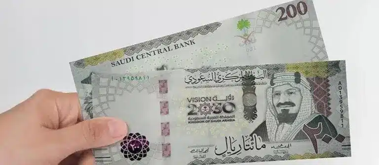 كيف سيتأثر سعر صرف الريال السعودي بعد إطلاق الرمز الجديد للعملة؟