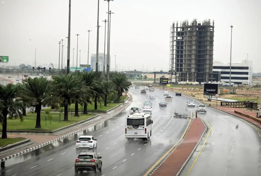 تنبيه مروري عاجل ازدحام شديد في طريق الملك فهد بالرياض ومسارات بديلة لتجنب التأخير
