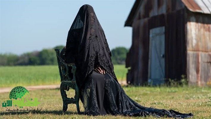 امرأة في الفناء .. رحلة نفسية مرعبة داخل أعماق الذنب
