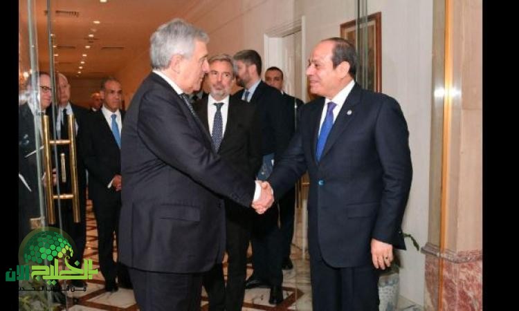 الرئيس السيسي يهنئ سيراليون بعيد الاستقلال ويُوفد ممثلًا رسميًا لسفارتها بالقاهرة