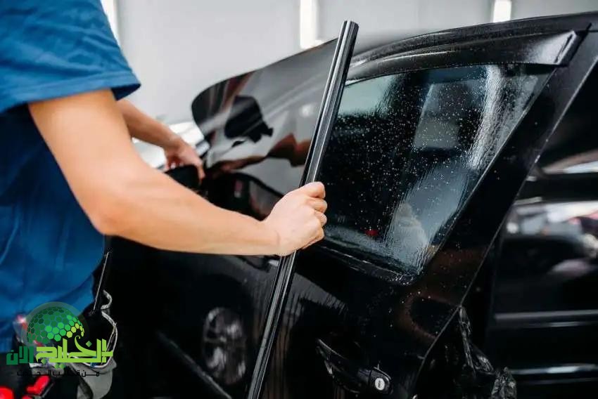 المرور السعودي يحذر.. غرامة 900 ريال لتظليل الزجاج المخالف حتى لو كانت السيارة متوقفة!