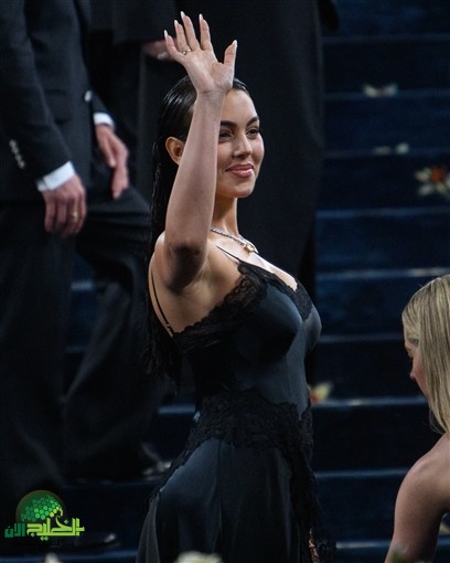 جورجينا رودريجيز تخطف الأنظار في أول ظهور لها بحفل Met Gala بفستان مستوحى. من الأميرة ديانا
