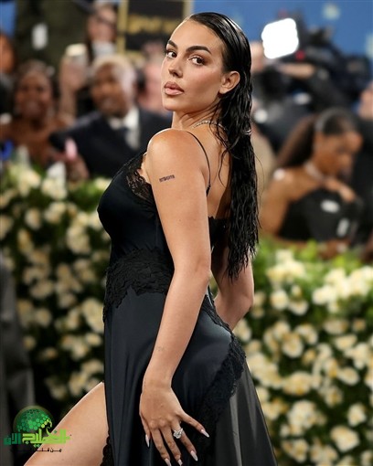 جورجينا... رودريجيز تخطف الأنظار في أول ظهور لها بحفل Met Gala بفستان مستوحى من الأميرة ديانا